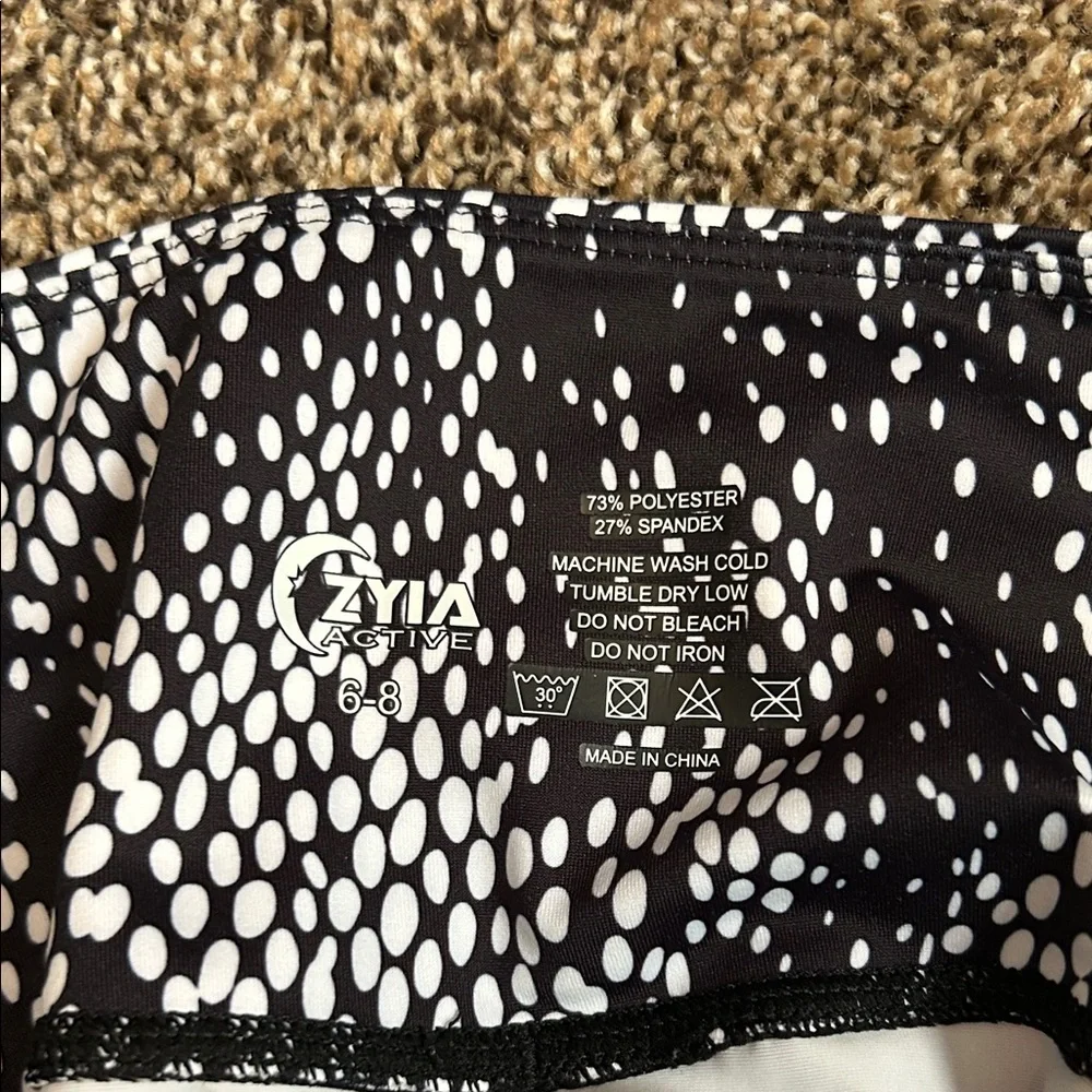 Chic Black and White Patterned Leggings - Picture 2 of 2